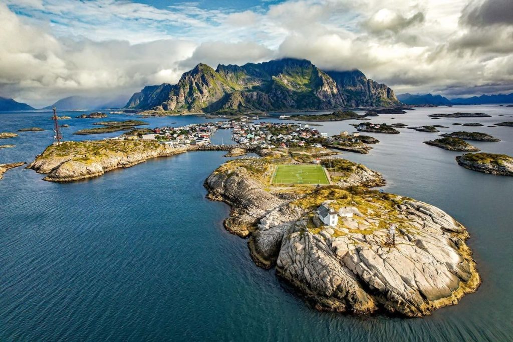 Henningsvær Fussballplatz